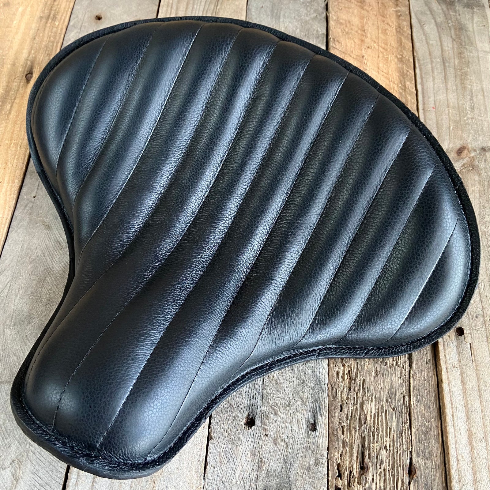 Spring Solo Tractor Seat Chopper Scout Bobber Harley 15x14 Blk Tuck Roll Leather