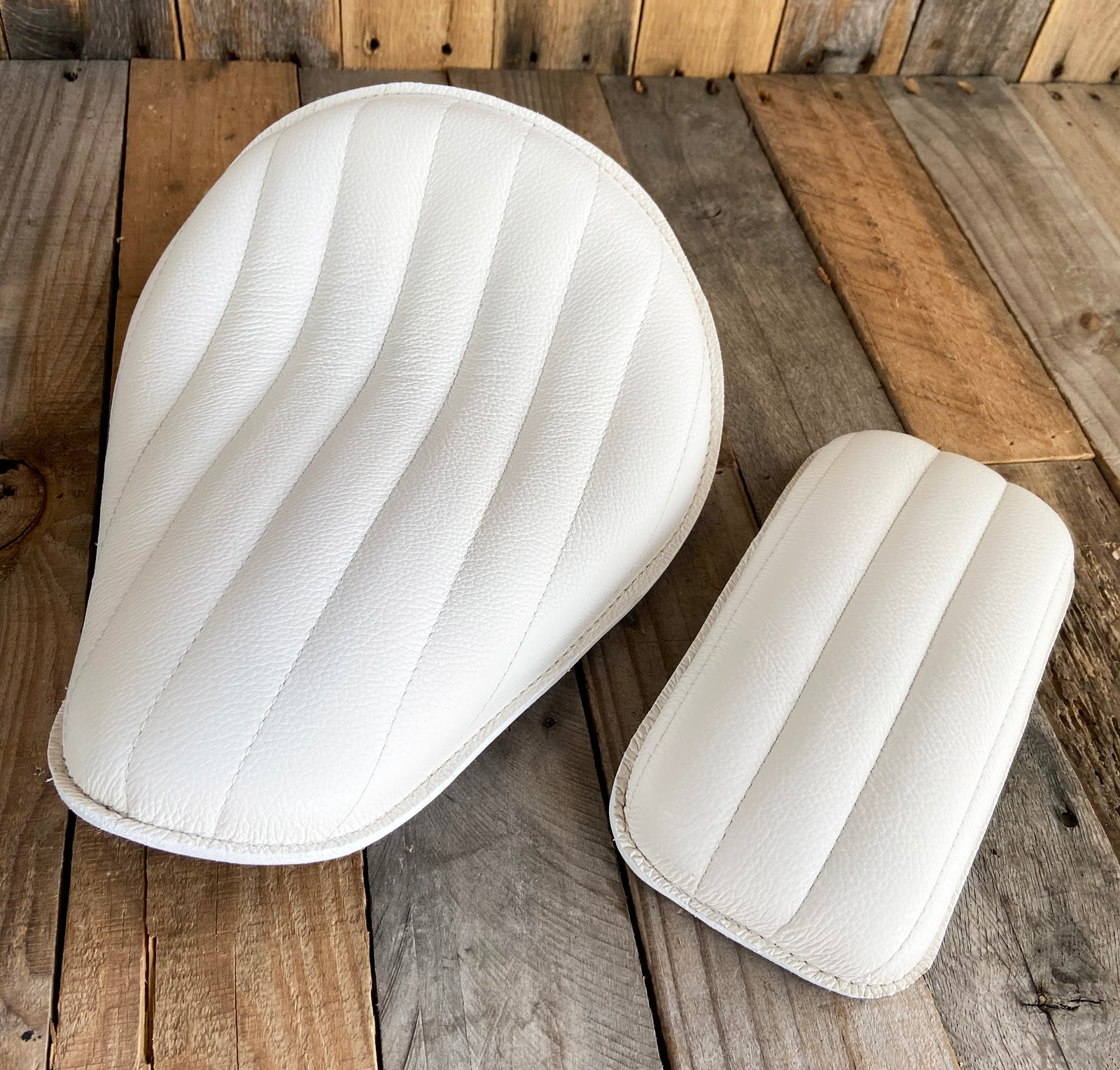 Seat Chopper Harley Sportster Bobber Bates White Tuck Roll Leather P-Pad Passenger